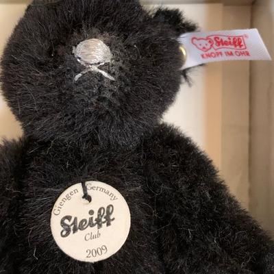 LOT 54R: Miniature Steiff  Collector Club Bears & Christmas Bear