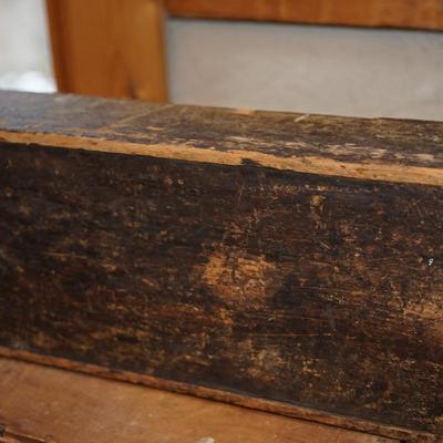PRIMITIVE RUSTIC TOOLBOX WITH HANDLE.