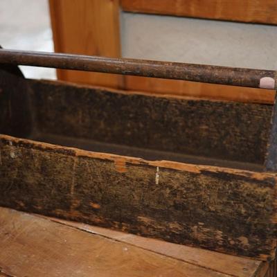 PRIMITIVE RUSTIC TOOLBOX WITH HANDLE.