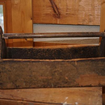 PRIMITIVE RUSTIC TOOLBOX WITH HANDLE.