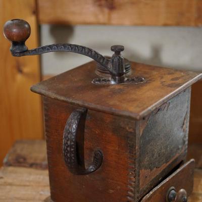 ANTIQUE HANDLED COFFEE GRINDER