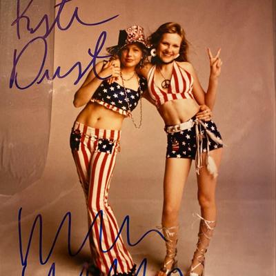 Dick Michelle Williams/Kirsten Dunst signed  photo