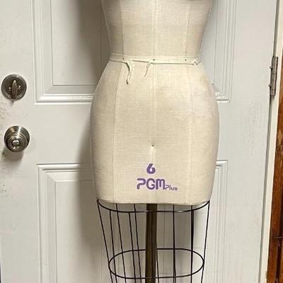 LOT 225  PGM PRO DRESS FORM MANNIKIN SIZE 6 AS IS