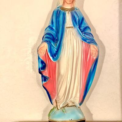 LOT 226   VINTAGE PLASTER STATUE OF THE BESSED MOTHER
