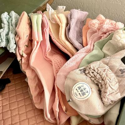 LOT 228  NEW UNUSED JAPANESE SOFT COTTON KNIT SOCKS