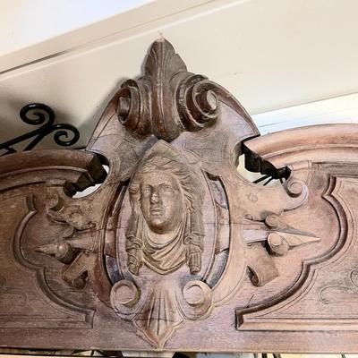 LOT 230  ANTIQUE ARCHITECTURAL  SALVAGE WOOD PEDIMENT CARVED GODDESS AS IS