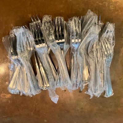 394 Lot of Loose New Dinner Forks