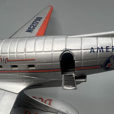 Vintage ERTL American Airlines DC-3 Airplane Collectible Scale Display Model
