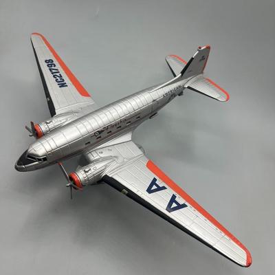 Vintage ERTL American Airlines DC-3 Airplane Collectible Scale Display Model