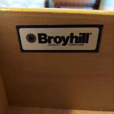 Tall Broyhill Dresser with Shelves (B1-BBL)