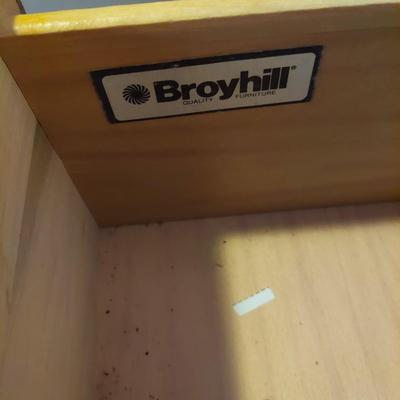 Broyhill Night Stand (B1-BBL)