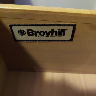 Broyhill Dresser with Mirror (B1-BBL)