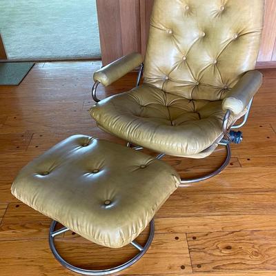 Vintage Midcentury MCM Light Beige Leather Ekornes Stressless Lounger Chair with Ottoman Metal Base - ARCADIA