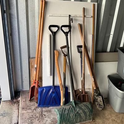 515 Lot of Outdoor Garden Tools