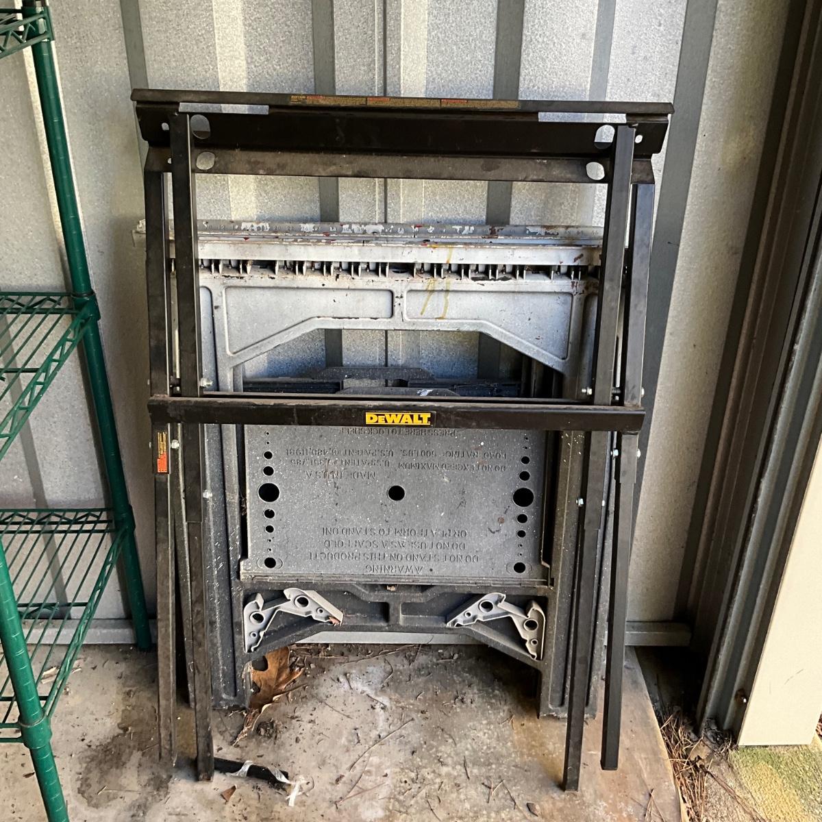 516 Pair of Saw Horses and Dewalt Metal Stand