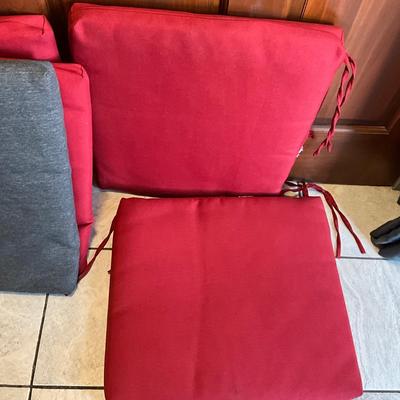 528 Lot of 5 Outdoor Cushions