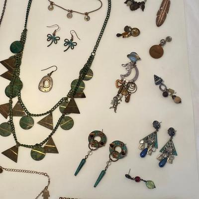 Assorted Jewelry/Accessories Lot