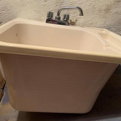 sink w faucet and drain