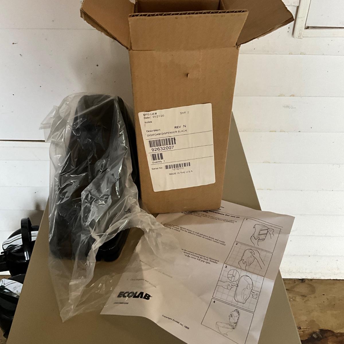 551 New in Box Digifoam Dispenser in Black by Ecolab