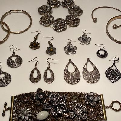 Bead, Rhinestone, and Mesh Jewelry/Accessories Lot