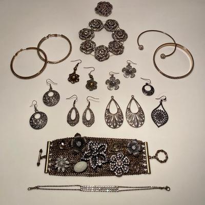 Bead, Rhinestone, and Mesh Jewelry/Accessories Lot