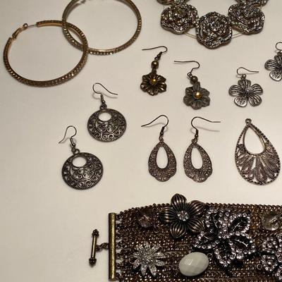 Bead, Rhinestone, and Mesh Jewelry/Accessories Lot