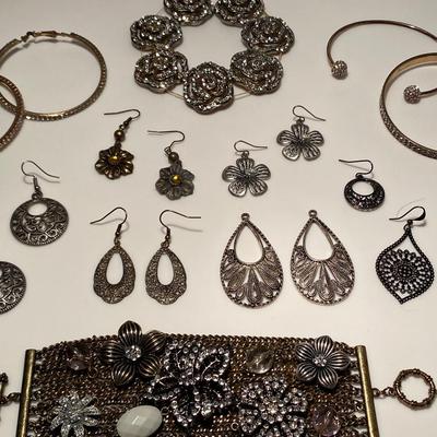 Bead, Rhinestone, and Mesh Jewelry/Accessories Lot