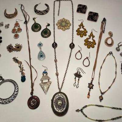 Bead and Rhinestone Jewelry/Accessories Lot #2