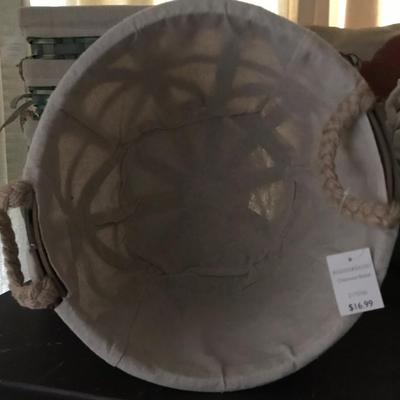 one basket w lining, round