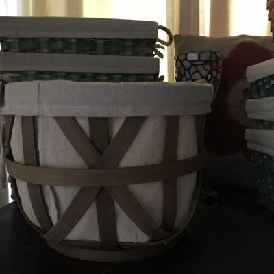 one basket w lining, round