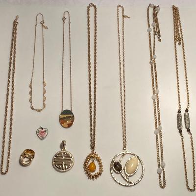 The Sarah Coventry Gold Tone Jewelry/Accessories Lot