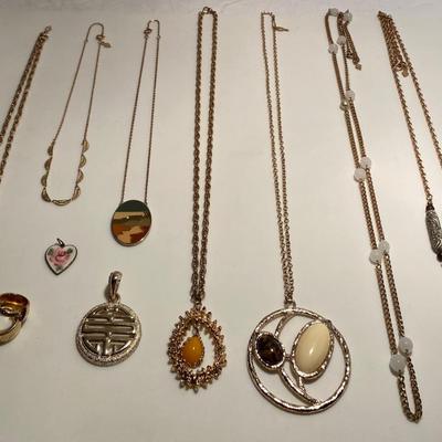 The Sarah Coventry Gold Tone Jewelry/Accessories Lot