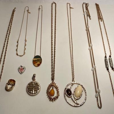 The Sarah Coventry Gold Tone Jewelry/Accessories Lot