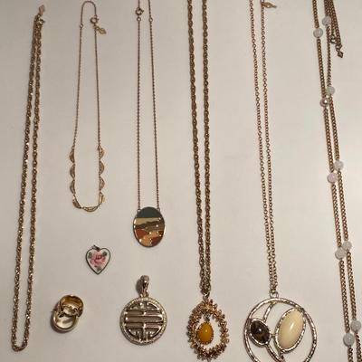 The Sarah Coventry Gold Tone Jewelry/Accessories Lot