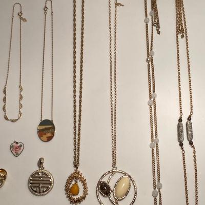 The Sarah Coventry Gold Tone Jewelry/Accessories Lot