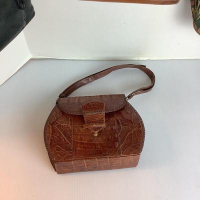 Lot  986 Ladies Leather Handbags / Leather Trimmed Handbags