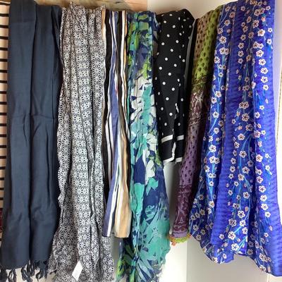 Lot 988 Large Lot of Ladies Scarves