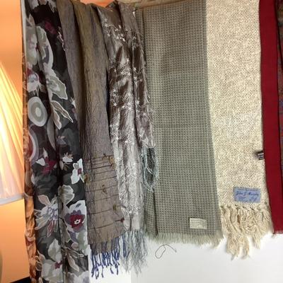 Lot 989 Lot of Beautiful Ladies Scarves