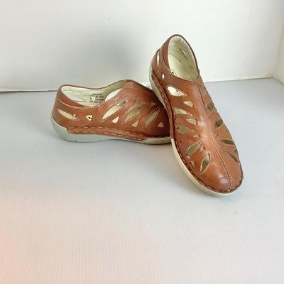 Lot 995 PropÃ©t Cameo Leather Upper Shoes ( size 8.5 )