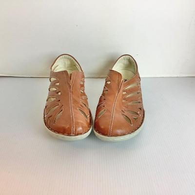 Lot 995 PropÃ©t Cameo Leather Upper Shoes ( size 8.5 )