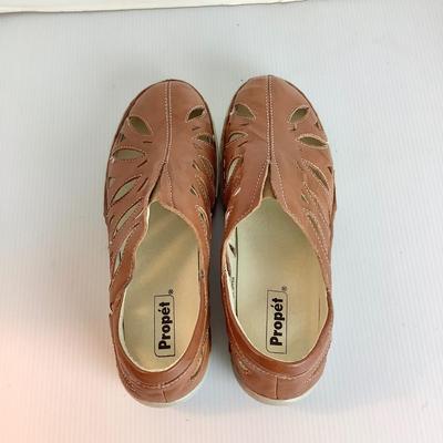 Lot 995 PropÃ©t Cameo Leather Upper Shoes ( size 8.5 )