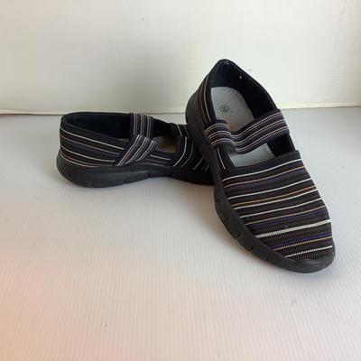 Lot 996. Gently Used BM bernie mev ( size 39 )