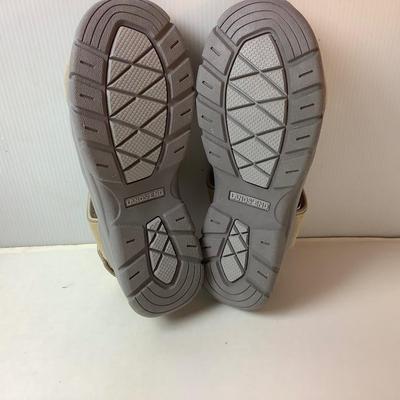 Lot 997  NEW IN PACKAGE Landsâ€™ End All Weather Closed Toe Sandle ( size 9 )