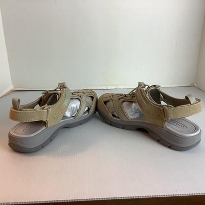 Lot 997  NEW IN PACKAGE Landsâ€™ End All Weather Closed Toe Sandle ( size 9 )