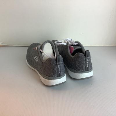 Lot 998 NEW IN BOX Skechers Flex Appeal 3.0 ( size 8.5 )