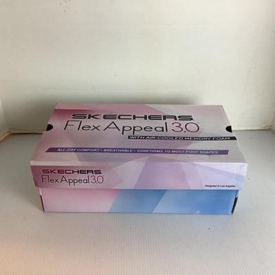 Lot 998 NEW IN BOX Skechers Flex Appeal 3.0 ( size 8.5 )