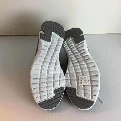 Lot 998 NEW IN BOX Skechers Flex Appeal 3.0 ( size 8.5 )