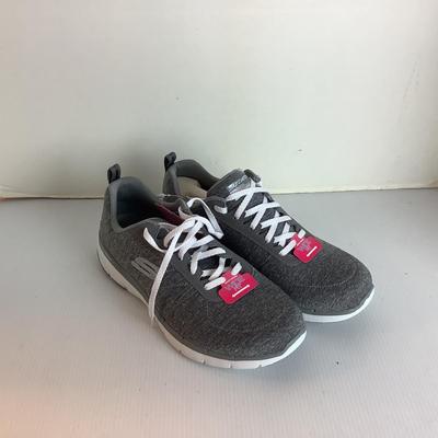 Lot 998 NEW IN BOX Skechers Flex Appeal 3.0 ( size 8.5 )