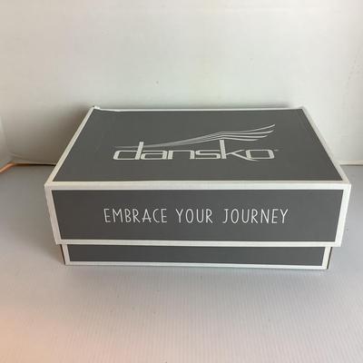Lot 999 LIKE NEW IN BOX  Dansko Henrietta Suede Grey ( size 40 )
