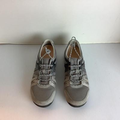 Lot 999 LIKE NEW IN BOX  Dansko Henrietta Suede Grey ( size 40 )
